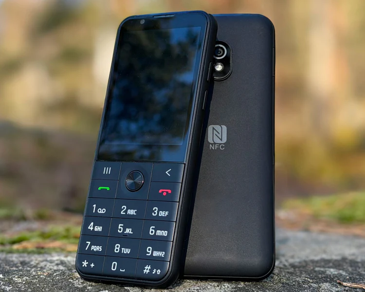 Retro Vibe, Modern Connection